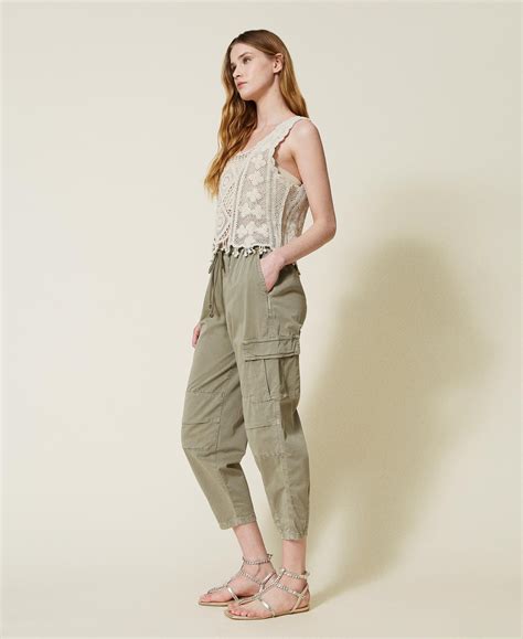 gucci pantaloni verdi con cintira|Pantalone cargo in cotone in verde .